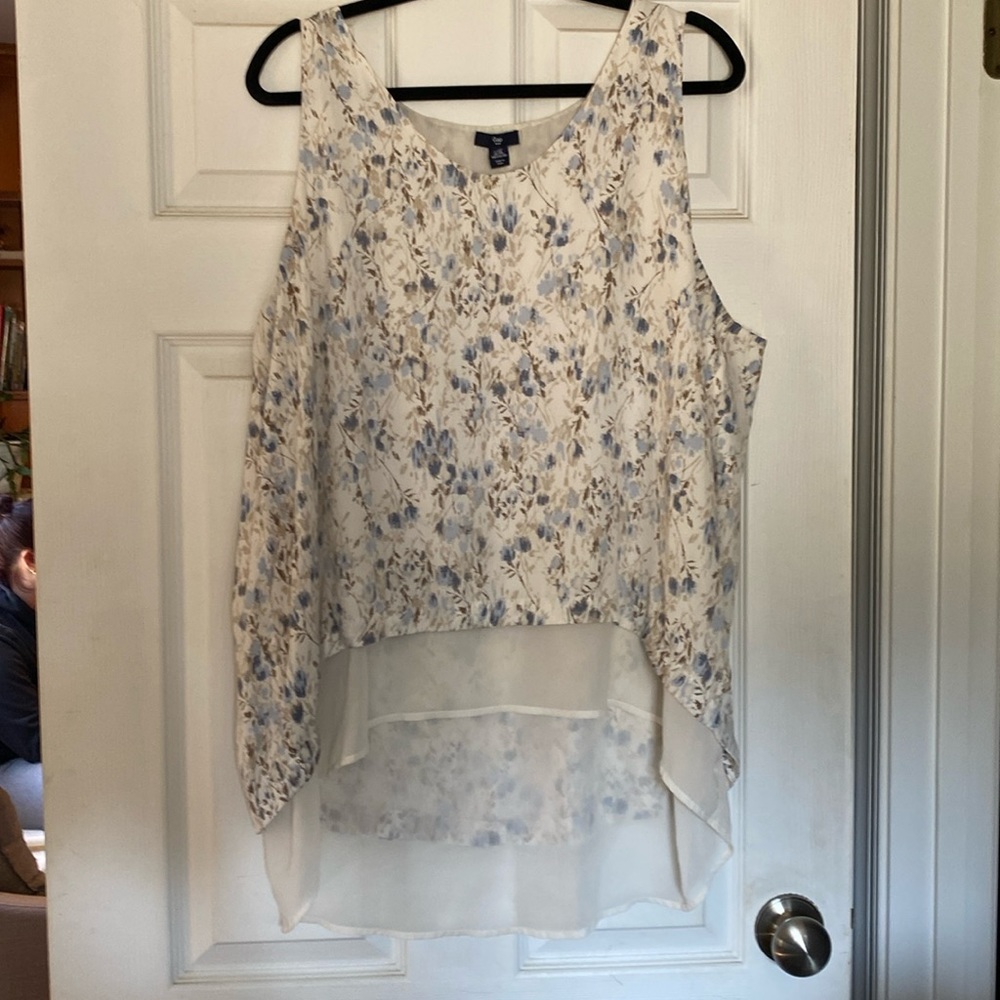 GAP lowing tank. Cream colored with tan and blue flowers XXL